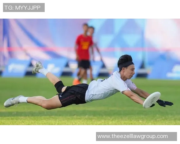 飞盘战术解析：深圳飞盘队如何利用边路渗透实现进攻突破